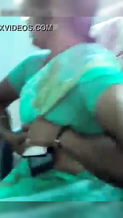 Desi office sex movie of aunty offereing her large milk shakes for playing