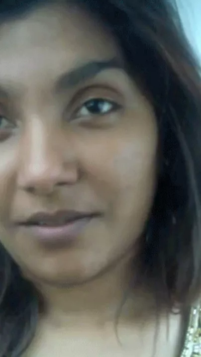 Desi girlfriend sucking fucking her boyfriend in a car