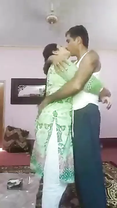 Bulky aunty Slender boy sex episode for aunty paramours