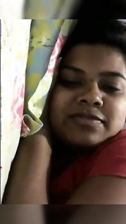 Desi boobs show of Bengaluru girlfriend on webcam chat
