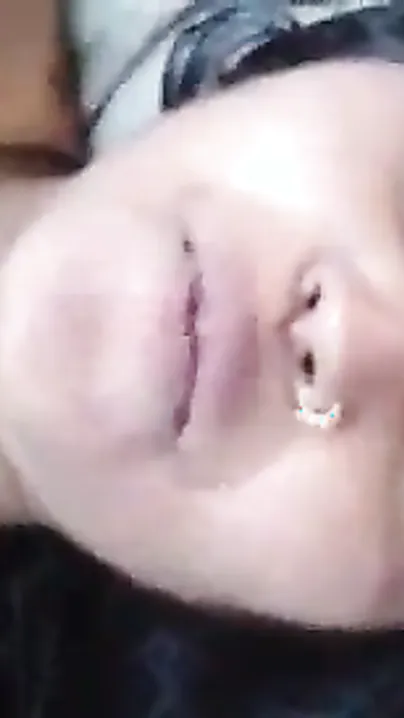 Cute Desi gal sex tease clip for her lover goes viral