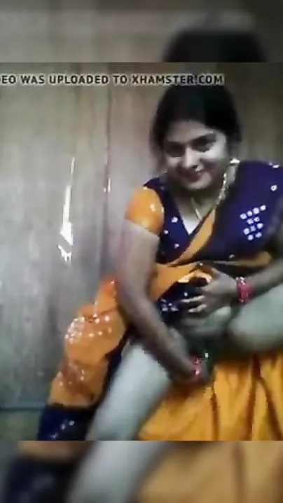 Smiling Indian bhabi tries out smth recent