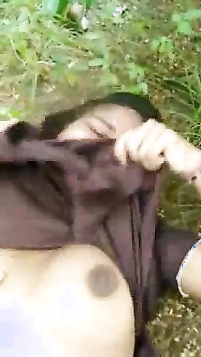 Desi outdoor sex movie captured by lover goes viral