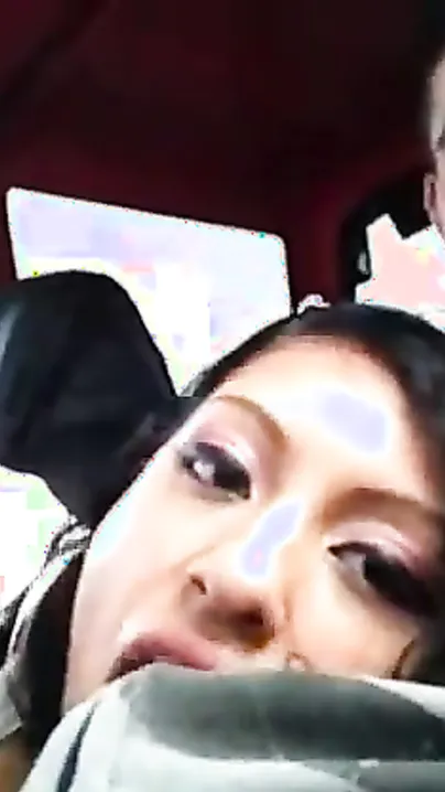 Sexi movie of a youg pair enjoying outdoor sex in their car
