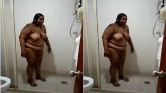 Milf Aunty Taking A Bath While He Records Her Curvy Body Naked