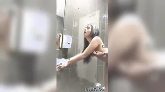 Desi Babe Getting Her Pussy Destroyed In Bathroom Hookup