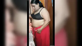 Bbw Bhabhi Dropping Her Saree To Blow Her Customer's Throbbing Dick