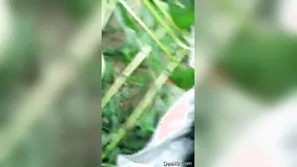 Desi Girlfriend Sneaking Outdoor Sex With Her Lover Behind Trees