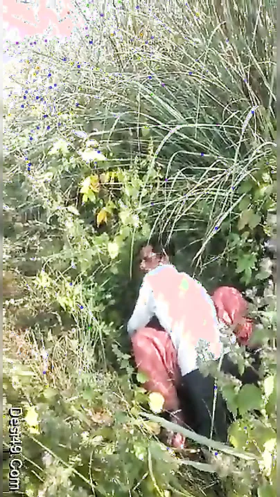 Married Bhabhi Meeting Stranger Outdoors For Risky Public Fuck