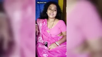 Busty Desi Aunty Teasing On Camera Showing Off Her Huge Melons