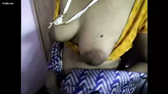 Touching Her Pussy Under The Saree And Teasing The Married Aunty