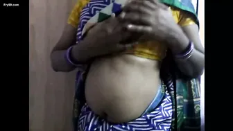 Touching Her Pussy Under The Saree And Teasing The Married Aunty
