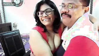 Thick Aunty Teasing And Playing With Herself On Webcam For Lover