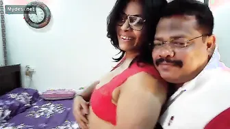 Thick Aunty Teasing And Playing With Herself On Webcam For Lover