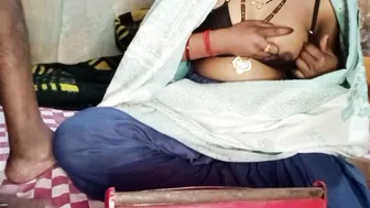 Bhabhi Getting Oil Massage Then Jerking Him Off With Both Hands