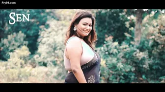 Bengali Babe Showing Off Her Huge Boobs In Sexy Blue Saree