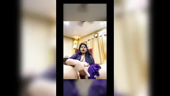 Fingering My Horny Desi Aunty Until She Cums On My Hand
