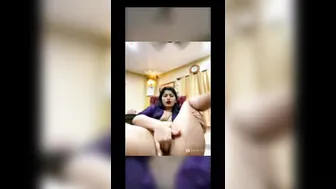 Fingering My Horny Desi Aunty Until She Cums On My Hand