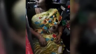 Indian Aunty Flashing Her Big Boobs To The Shopkeeper For Money