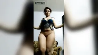 My Horny Aunty Dancing With Her Wet Pussy Dripping On The Floor