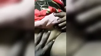 Desi Aunty Slowly Opening Her Sari Exposing Her Naked Curves
