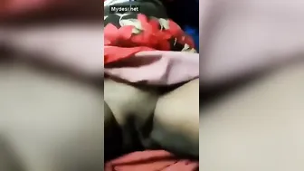 Desi Aunty Slowly Opening Her Sari Exposing Her Naked Curves