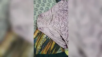 Mature Aunty Changing Pad Gets Caught And Fucked Right There
