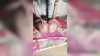 Married Aunty Moaning Loud Getting Her Pussy Stretched At Home