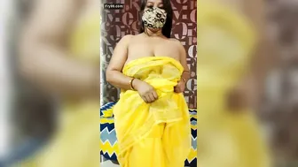 Big Titted Aunty Teasing And Playing With Her Juicy Melons