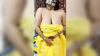 Big Titted Aunty Teasing And Playing With Her Juicy Melons