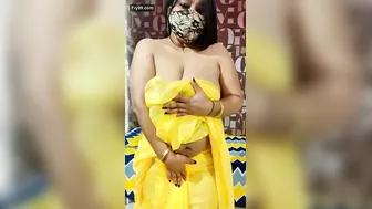 Big Titted Aunty Teasing And Playing With Her Juicy Melons