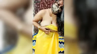 Big Titted Aunty Teasing And Playing With Her Juicy Melons