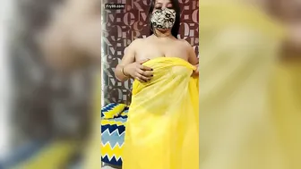 Big Titted Aunty Teasing And Playing With Her Juicy Melons