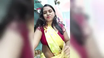 Lonely Bengali Aunty With Cute Face Stripping And Fingering