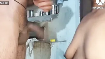 Married Telugu Aunty Sucking Off The Delivery Guy For Cash