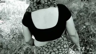 Aunty Getting Railed By The Servant In The Jungle Hiding Out