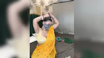 Curvy Married Woman Stripping Live Showing Everything To Viewers
