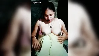 Village Aunty Stripping On Camera Showing Everything For Viewers