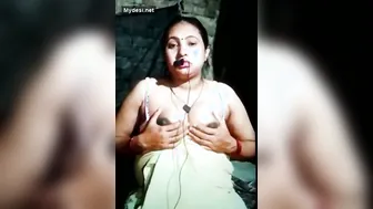 Village Aunty Stripping On Camera Showing Everything For Viewers