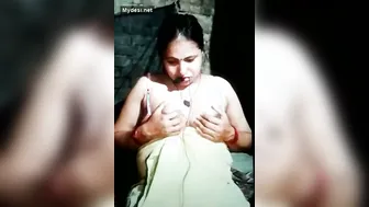 Village Aunty Stripping On Camera Showing Everything For Viewers