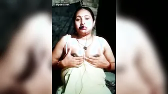 Village Aunty Stripping On Camera Showing Everything For Viewers