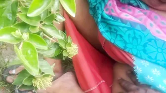 Indian Aunty Revealing Her Huge Natural Tits For The Camera Today