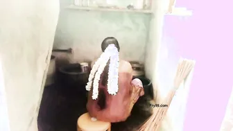 Horny Aunty Giving Head While Doing Dishes In Kitchen Quickly