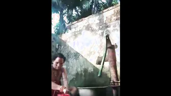 Village Aunty Bathing Outdoors Showing Off Her Natural Saggy Tits