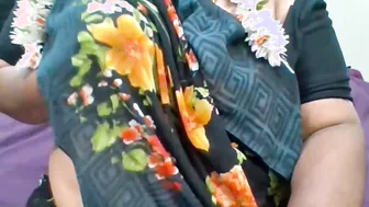 Saree Aunty Bouncing Her Huge Tits While Talking Dirty To Him