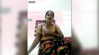 Desi Married Woman Flashing Her Big Sexy Boobs For Camera