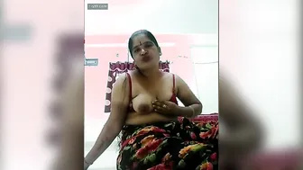 Desi Married Woman Flashing Her Big Sexy Boobs For Camera