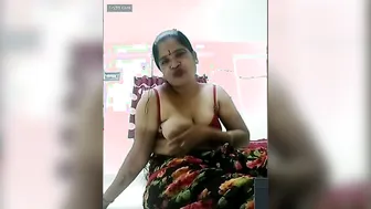 Desi Married Woman Flashing Her Big Sexy Boobs For Camera