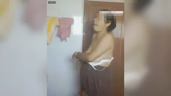 Mature Aunty Stripping Naked Before Her Hot Shower Session
