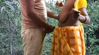 Curvy Village Aunty Letting Young Guy Stretch Her Pussy Out